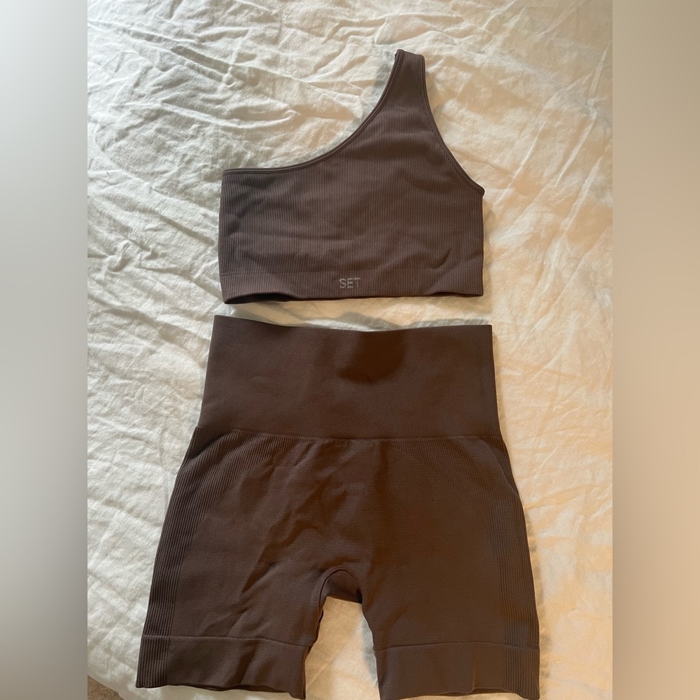 Brand new Set Active set